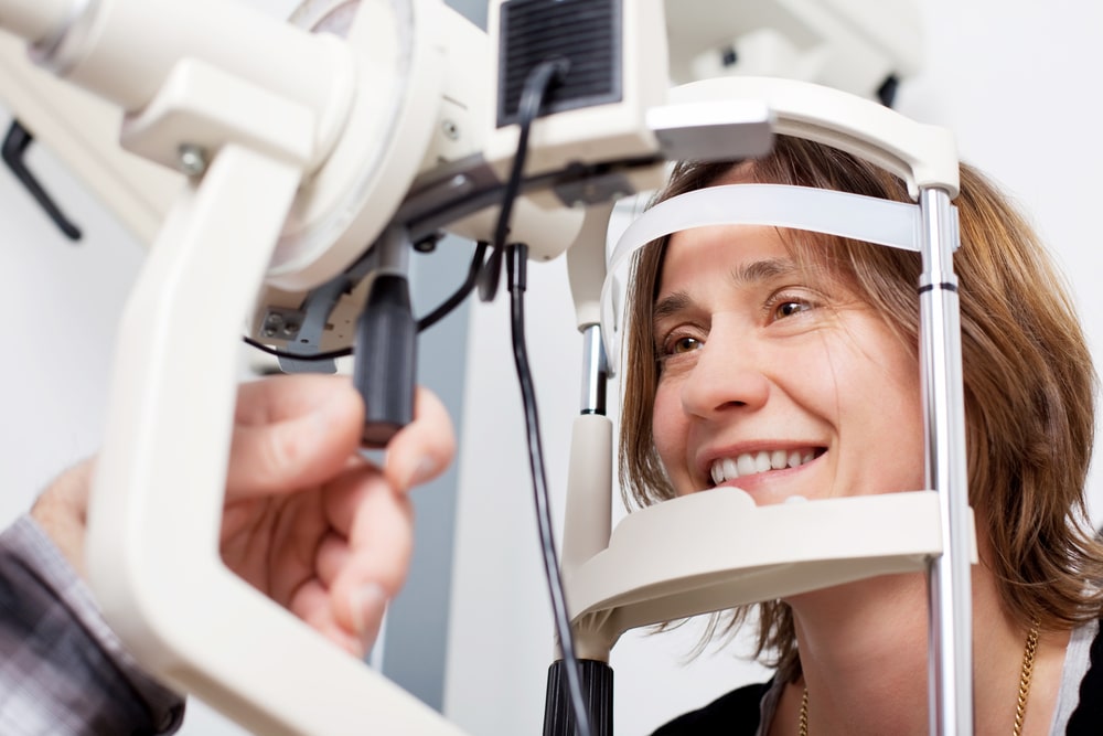 Woman getting comprehensive eye exams from a Nashville Optometrist