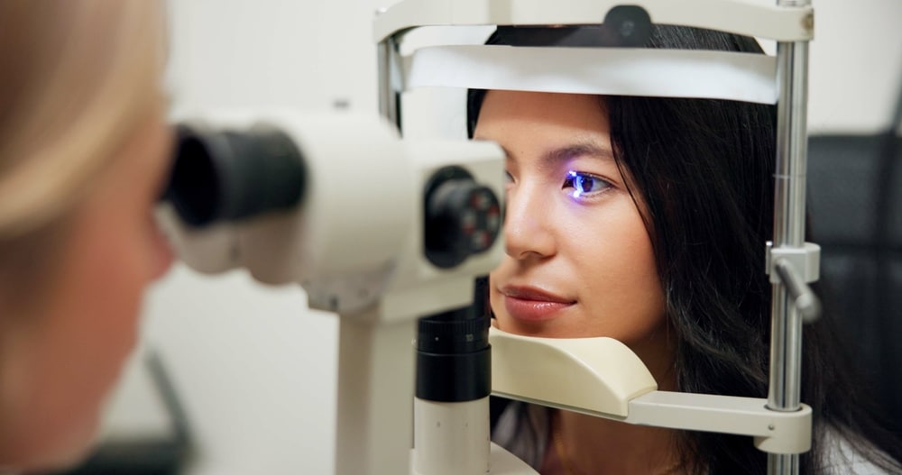 Woman getting a comprehensive eye exam from the leading Nashville eye Doctor